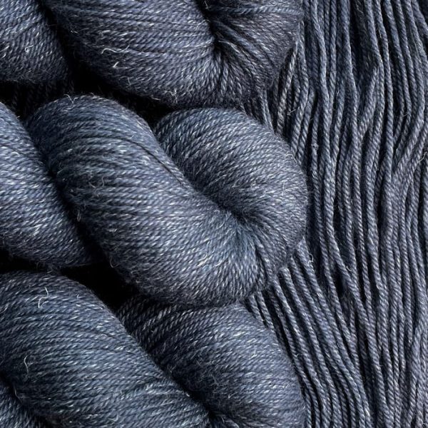 Laine à tricoter Amulette coloris Monsieur – mérinos lin soie teinte à la main