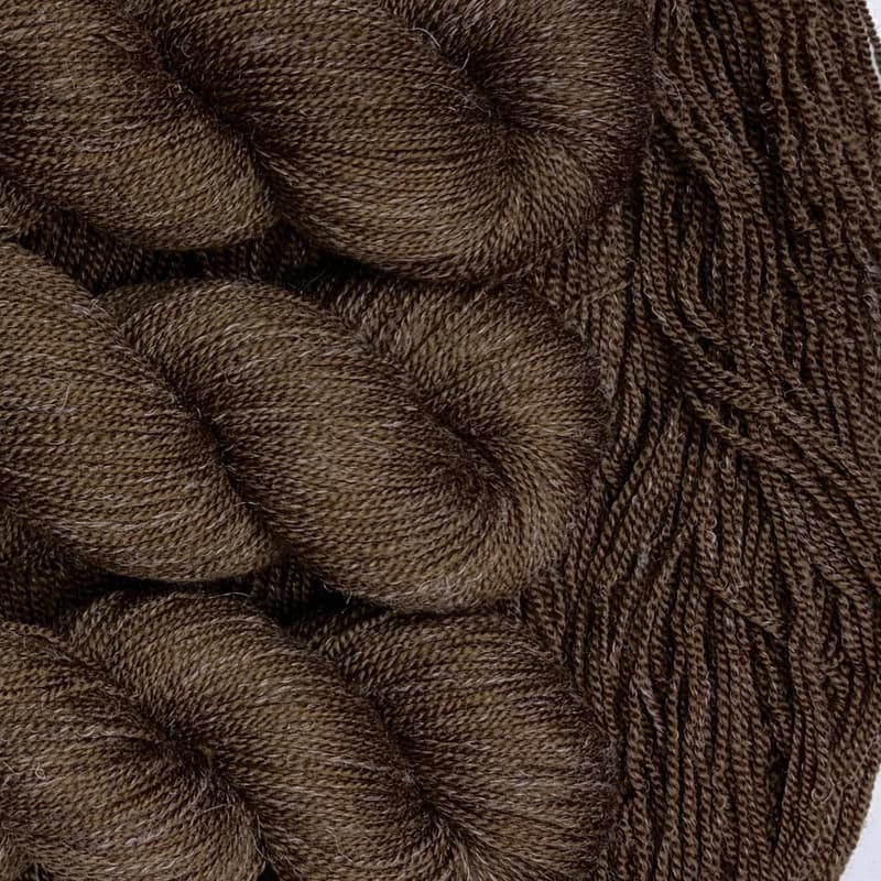 Laine Amulette Pancho laine fingering tricot mérinos lin soie teinte à la main