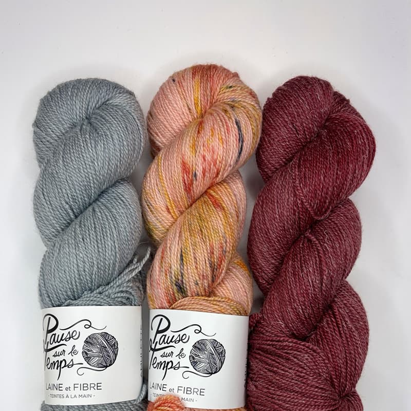Amulette / lot de 3 couleurs “E” OOAK