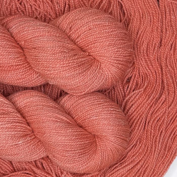 Laine Amulette Pancho laine fingering tricot mérinos lin soie teinte à la main